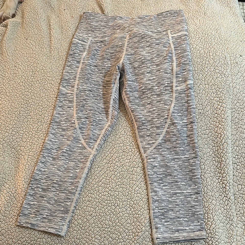 Zyia Women Gray Capris 6-8